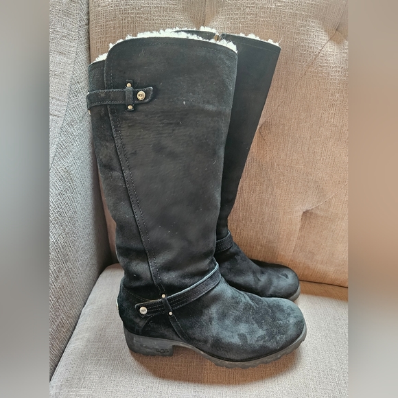 UGG Shoes - Ugg Jillian leather boots with sheepskin fur inside. Excellent condition, sz 9